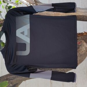 Under armour boy's shirt size S color black